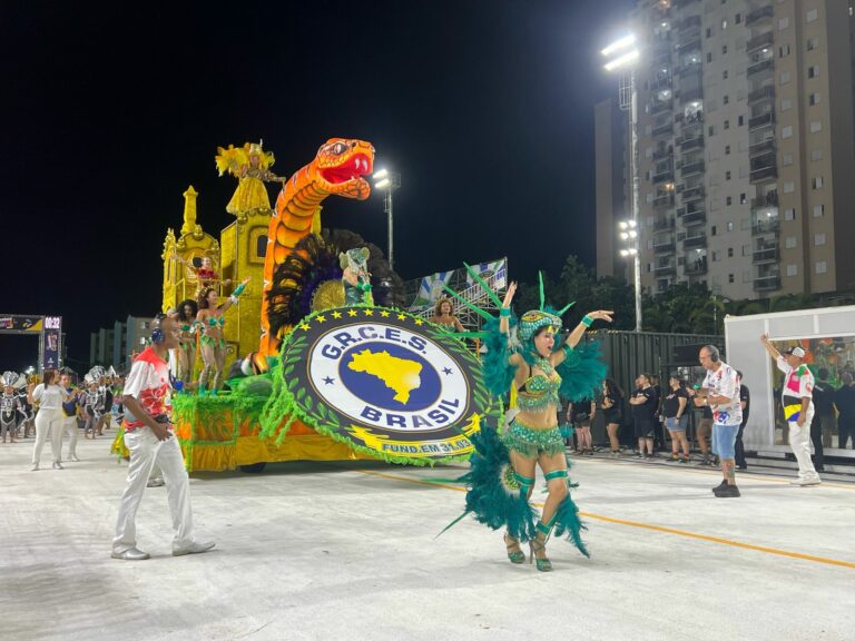 CARNAVAL 2025: escola de samba Brasil escolheu levar muita magia para abrir o segundo dia de desfile na passarela Dráuzio da Cruz