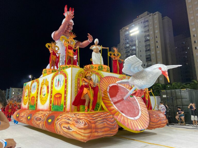 CARNAVAL 2025: com um desfile picante, a Independência de Cubatão representou a pimenta malagueta em seu desfile