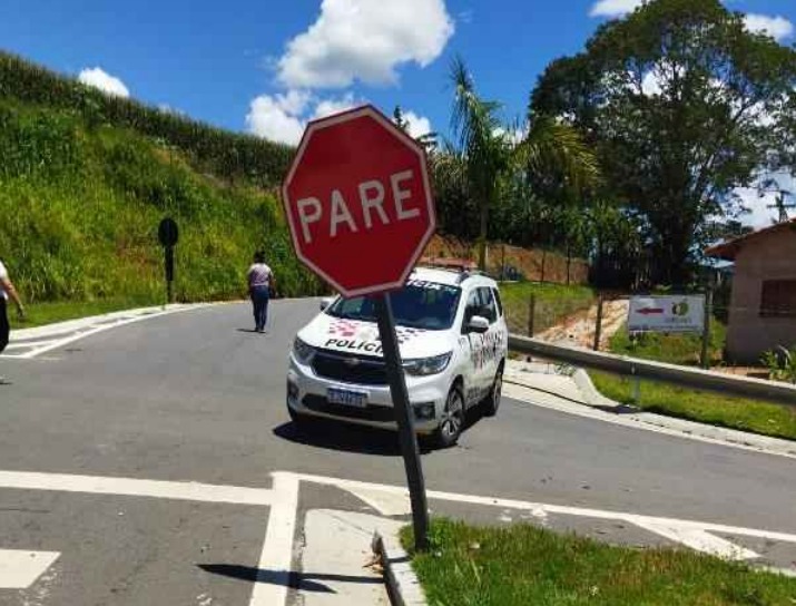 Mulher morre e homem fica ferido em acidente de moto, em Lagoinha