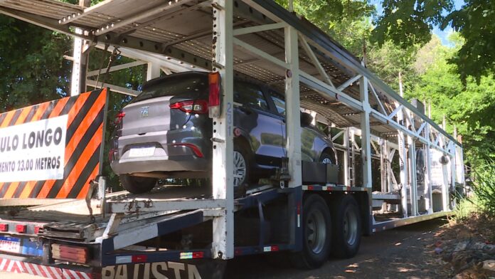 Caminhão-cegonha roubado é encontrado abandonado em Indaiatuba