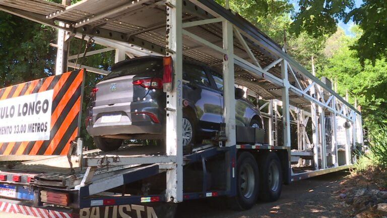 Caminhão-cegonha roubado é encontrado abandonado em Indaiatuba