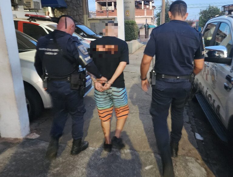 Homem é preso com moto clonada após vítima denunciar multas indevidas