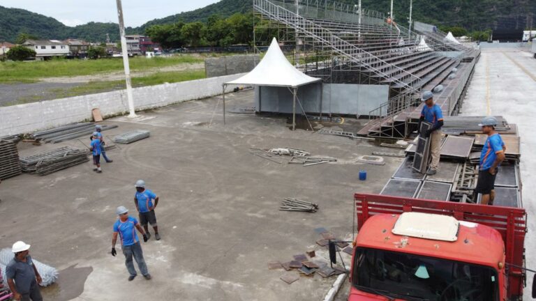 FALTAM 16 DIAS! Passarela do Samba já está sendo montada na Zona Noroeste de Santos
