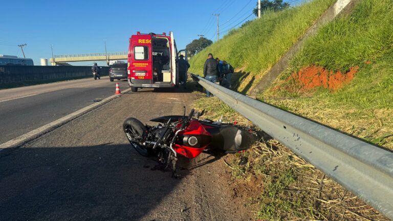 Motociclista é resgatada pelo Águia após acidente na rodovia Santos Dumont