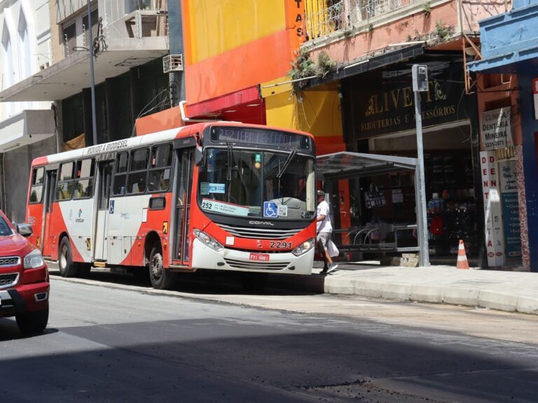 Quatro linhas de ônibus sofrem mudanças nas paradas na Lix da Cunha