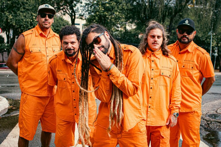 Com nova formação integrando Thominhas (ex-Restart) e o guitarrista Carlos Simon, Bloco do Caos faz show em Santos