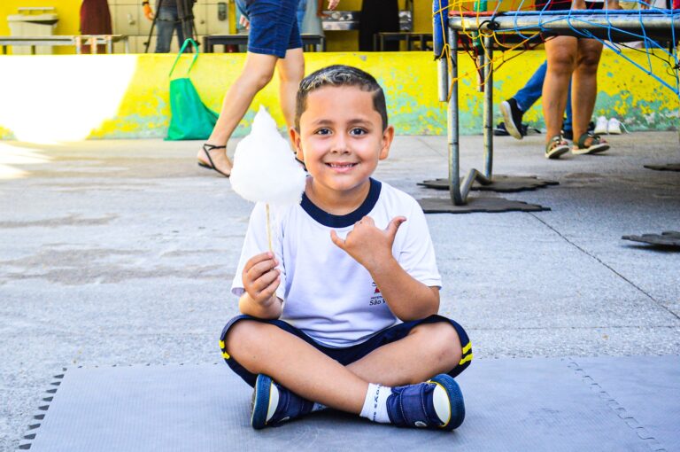 Alunos da rede municipal de ensino de São Vicente retornam às aulas nesta terça com programação especial