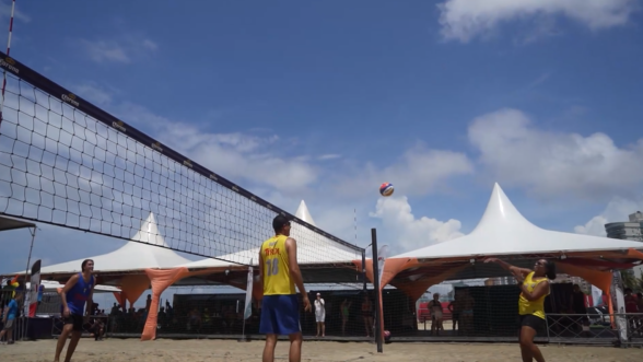 Jogo das Estrelas levou grandes ídolos do vôlei brasileiro à Arena da Guilhermina no sábado (8)