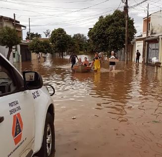 Santa Bárbara do Oeste suspende aulas na rede municipal devido alagamentos
