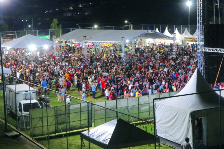 Carnaval de Campinas reúne 250 mil foliões e movimenta R$ 16 milhões