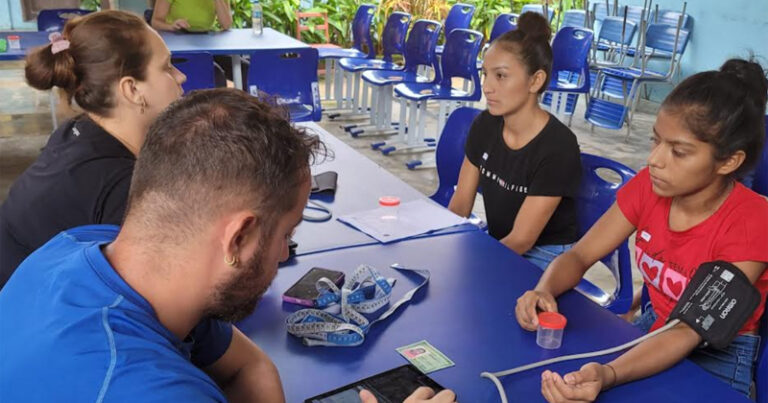 Equipe da USP de Ribeirão Preto viaja ao coração da floresta Amazônica para mapear saúde dos ribeirinhos