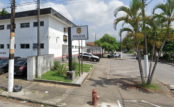 Padrasto é preso por estuprar enteado de 5 anos em São Vicente; Criança fez relatos durante um banho