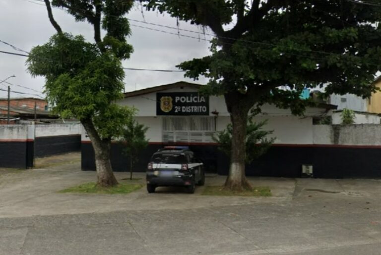 Homem é encontrado morto amarrado em uma árvore e com um fio no pescoço