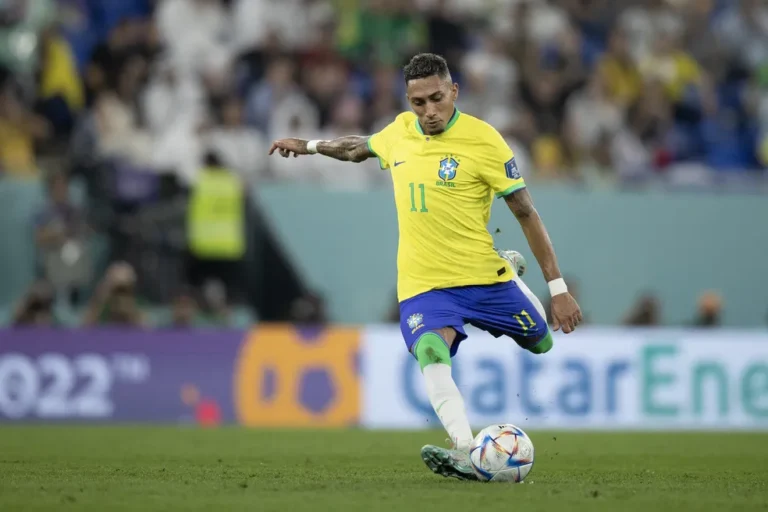 Sem Neymar, Brasil aposta em grande fase de Raphinha para jogos das Eliminatórias