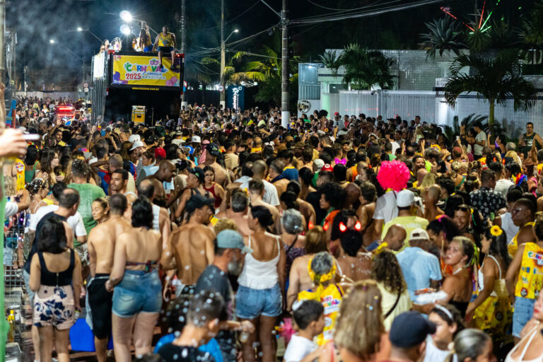 Carnaval 2025 em Bertioga atrai 150 mil turistas e fortalece o turismo local