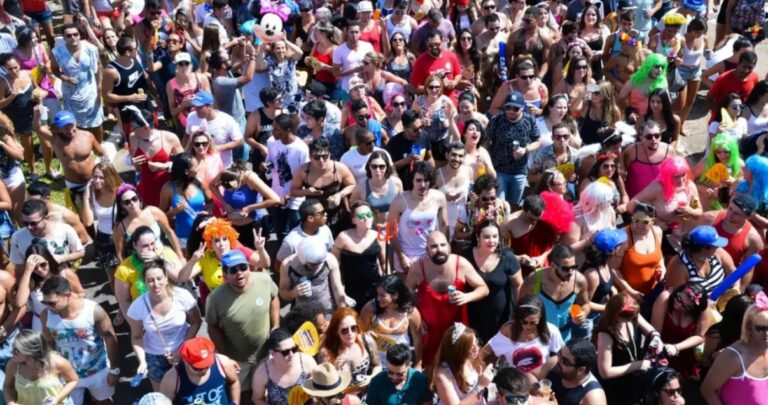 Furto durante o beijo? Entenda ação de criminosos durante o Carnaval e veja dicas para se proteger