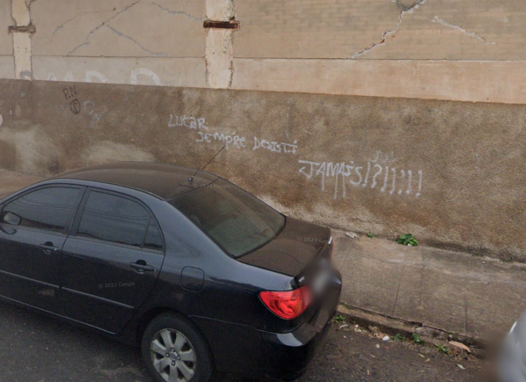 Com camisa do Corinthians e imóvel por horas no sol, homem é encontrado morto em via pública do Campos Elíseos