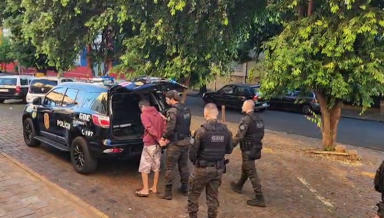 VÍDEO: GOE prende homem procurado por feminicídio no Parque Ribeirão