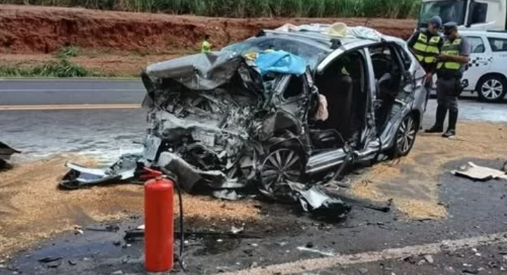 Família de São Vicente sofre acidente a caminho de parque aquático; Duas pessoas morreram