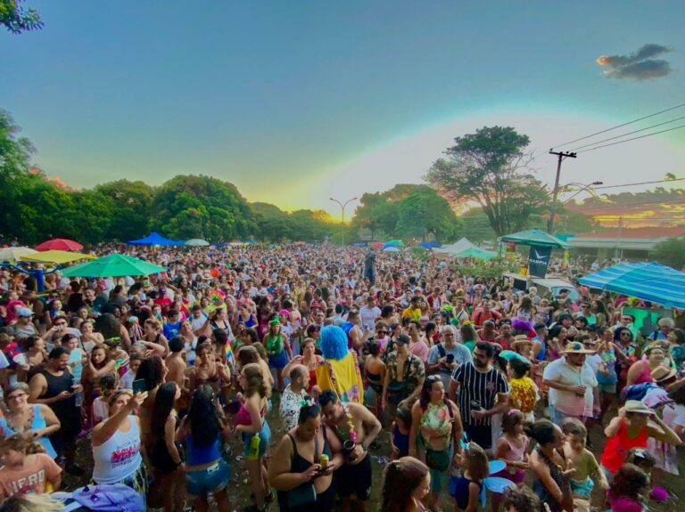 2º dia de Carnaval em Campinas, foi marcado por festas e blocos tradicionais; veja a programação deste domingo