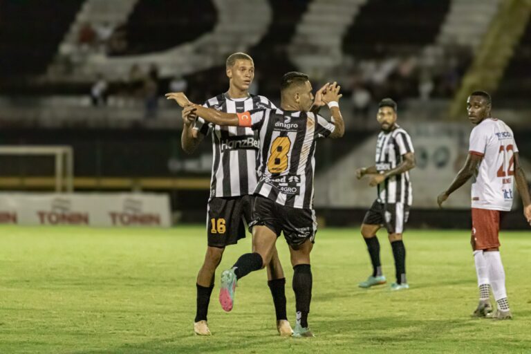 Comercial FC vence e ainda respira na A3