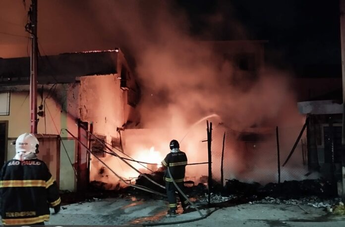 Incêndio em abrigo para pessoas vulneráveis deixa 4 mortos em São José