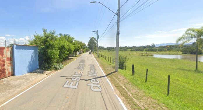 Homem morre e outras cinco pessoas ficam feridas após veículo bater contra poste em Pindamonhangaba Homem morre e outras cinco pessoas ficam feridas após veículo bater contra poste em Pindamonhangaba