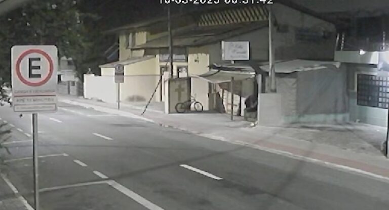 VÍDEO: Veja o momento em que o homem inicia incêndio que matou 4 pessoas em abrigo para pessoas vulneráveis em São José