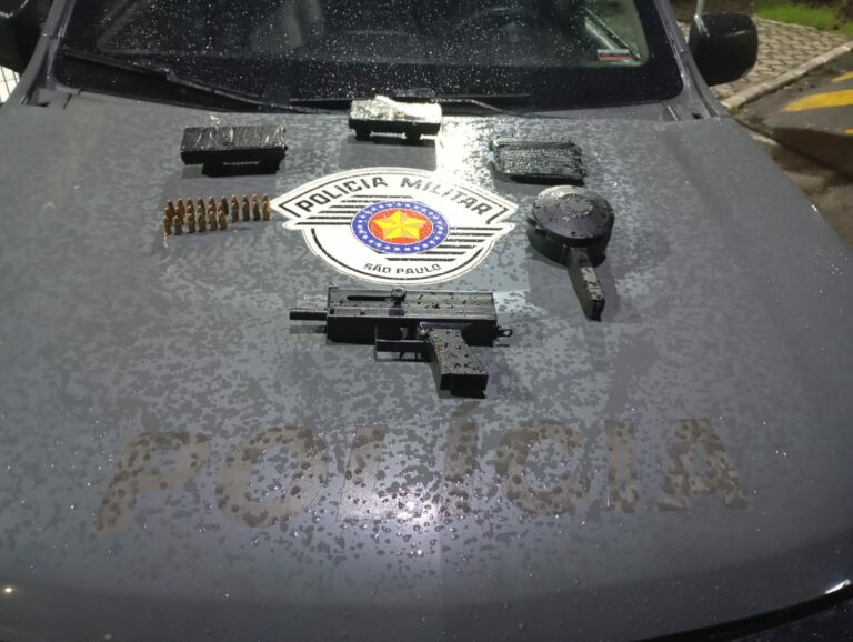 Dupla é presa após ser flagrada com submetralhadora em Pindamonhangaba