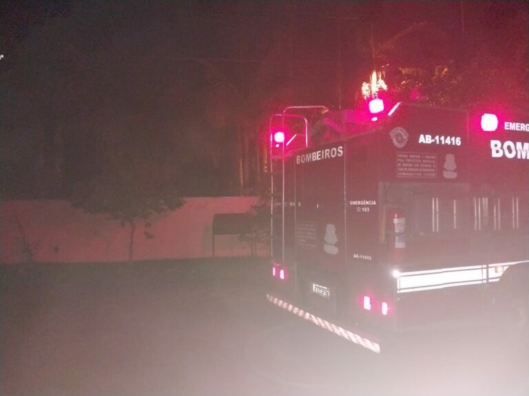 Residência de luxo pega fogo em Ubatuba