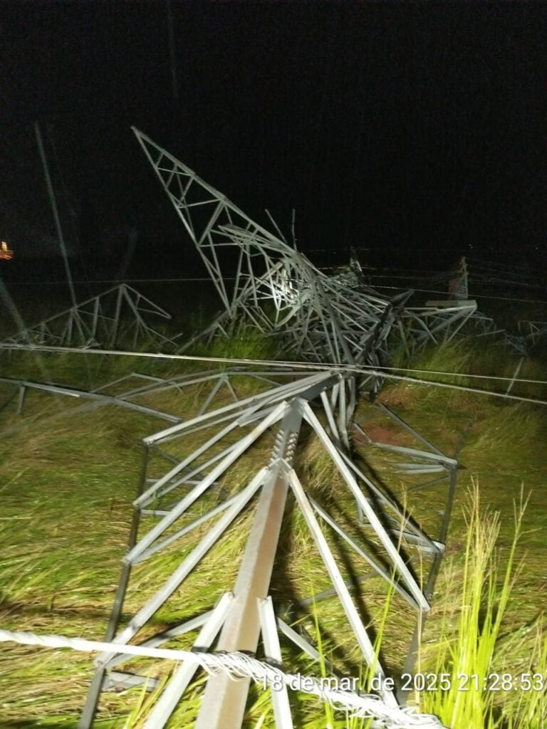 Chuva forte causa estragos em cidades do Vale do Paraíba