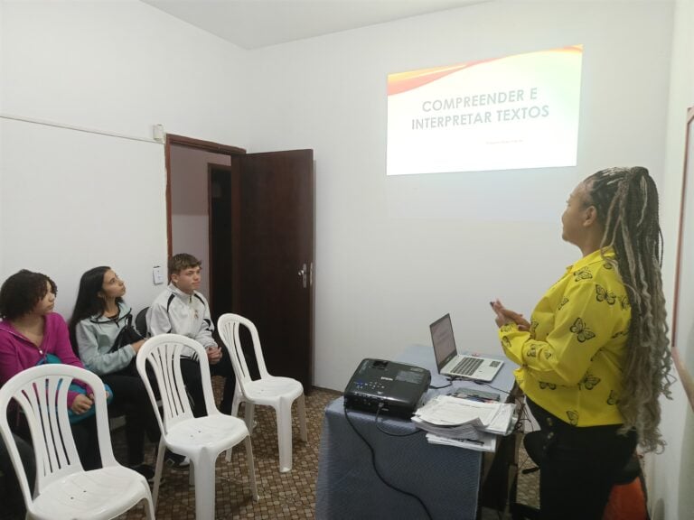 Aula inaugural marca início das atividades do cursinho popular Emancipa em Itanhaém