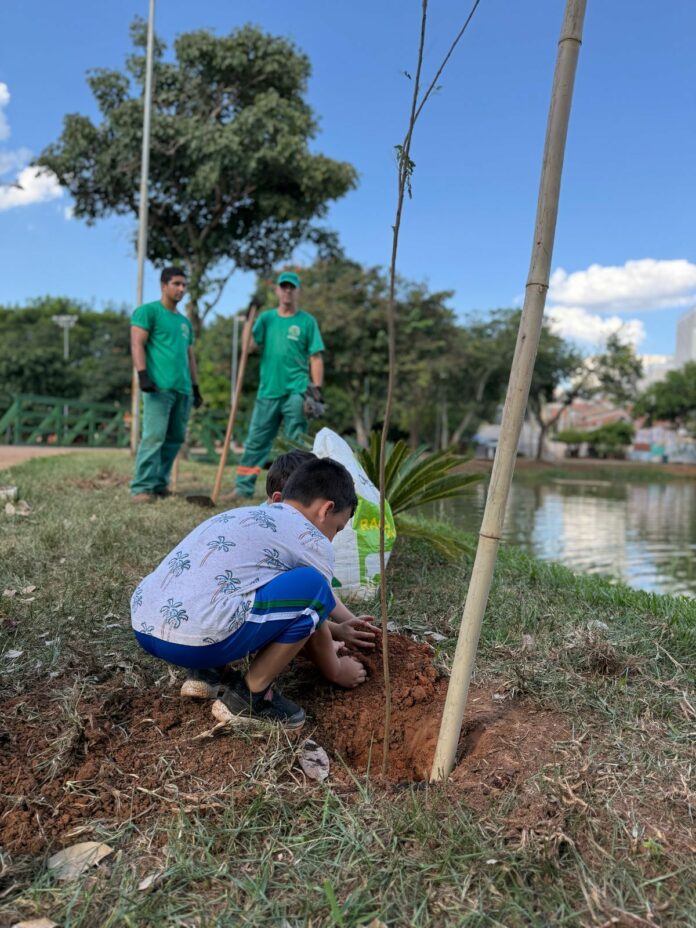 Paulínia celebra o Dia Mundial da Água com plantio de árvores nativas