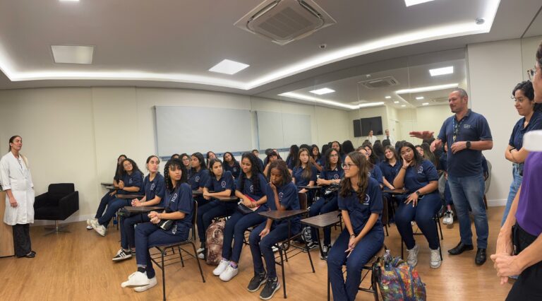 Jovens do CAMPS Santos vivem dia inspirador no Hospital SerPiero
