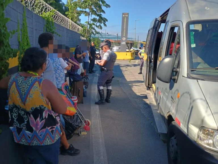 Cão farejador identifica homem com droga na mochila em rodovia do litoral de SP