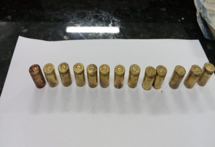 Homem morre após ser atingido a tiros dentro de carro em Caraguatatuba