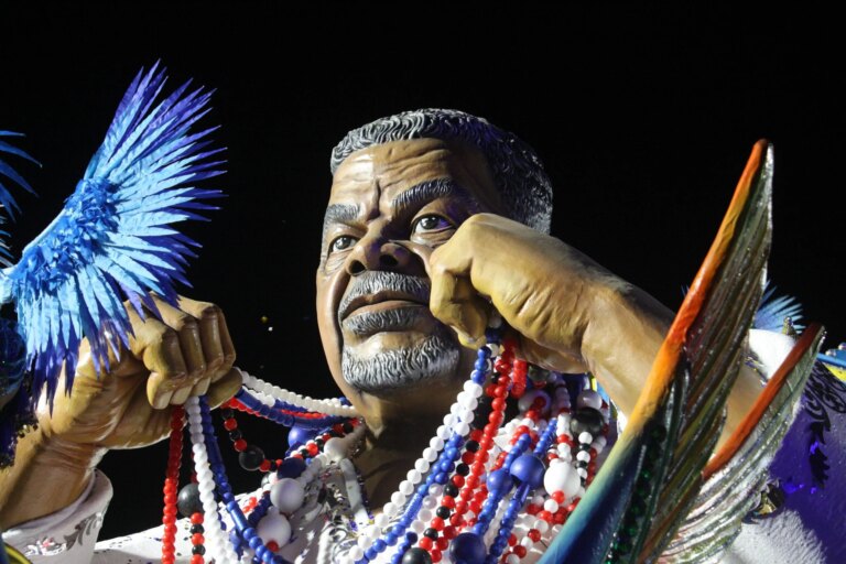 Beija-flor e Salgueiro arrepiaram a Marquês de Sapucaí em segundo dia de desfiles no Rio