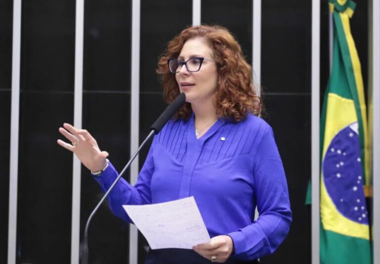 Carla Zambelli pode perder o mandato após julgamento no STF