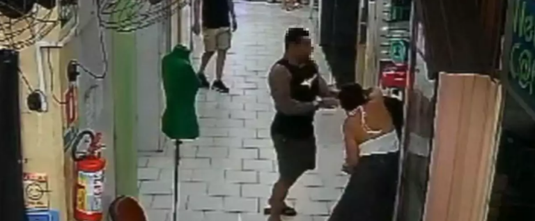 Costureira apanha de amiga cliente no centro de Santos após ‘acerto de contas’ por R$30; VÍDEO