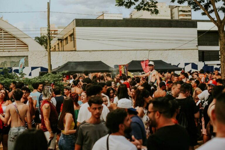 Carnaval reúne 100 mil foliões em Ribeirão Preto e evento de 2025 se torna um dos maiores da história da cidade
