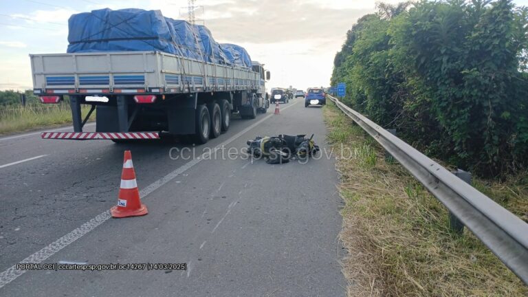 Carro perde controle da direção, atropela e mata motociclista em Itanhaém