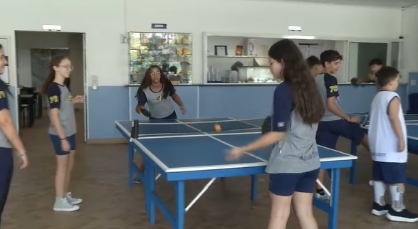 Como os alunos estão sobrevivendo sem os celulares na sala de aula?