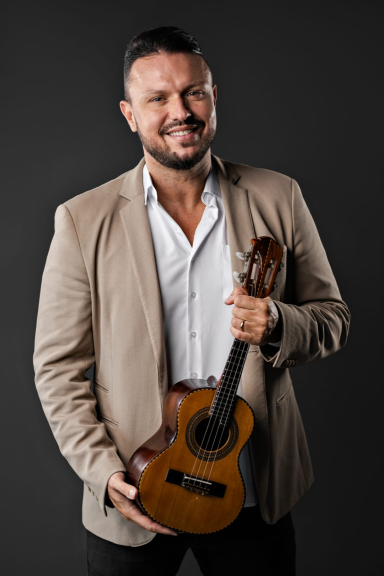 Fernando Negrão é a atração do Brisamar Shopping neste domingo