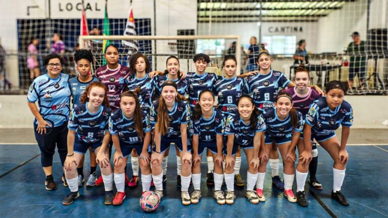 Equipe Araçatuba/Superando Barreiras é vice-campeã no Torneio de Futsal Feminino em Coroados