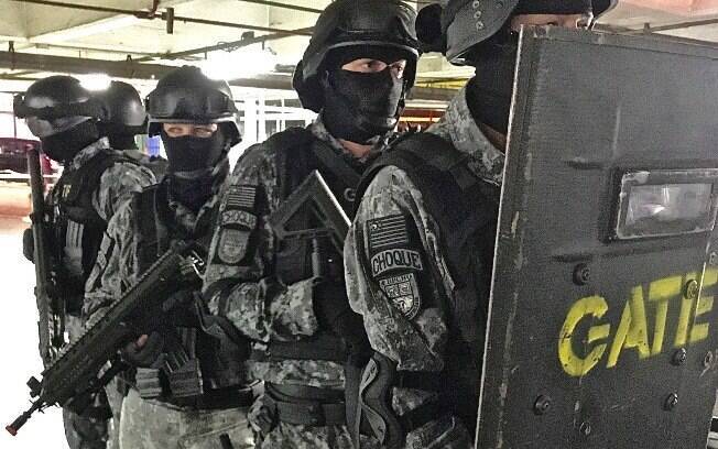 BOA IDEIA?! Mulher acha granada na praia, leva para casa e Gate é acionado em Itanhaém