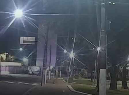 Motorista embriagado é preso após colidir com tapumes em São Vicente; VÍDEO