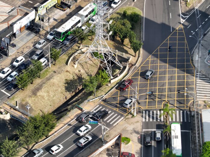 A combinação de álcool e direção ultrapassou o excesso de velocidade no ranking dos fatores de risco que motivaram os sinistros em vias urbanas.