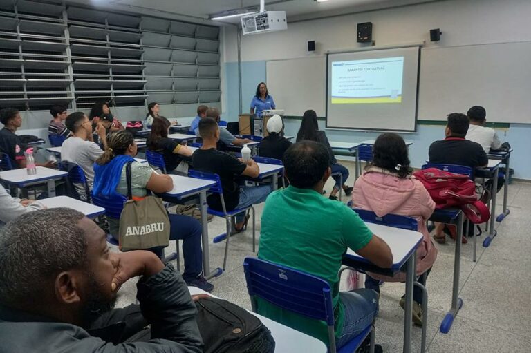 Educação de Jovens e Adultos tem vagas abertas para novos alunos; saiba como fazer a inscrição