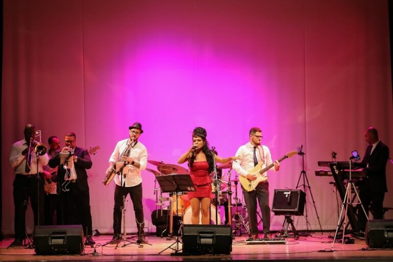 Show “Vozes do Soul” homenageia Amy Winehouse em São José dos Campos