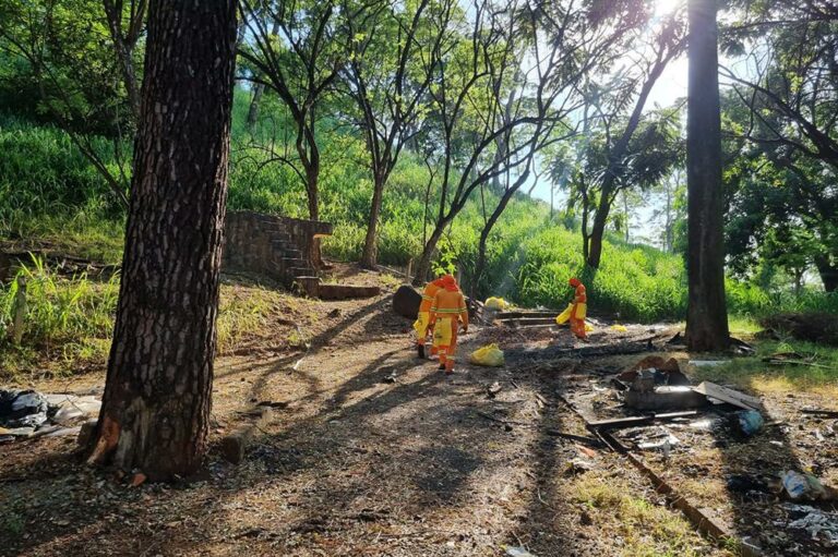 Mutirão de limpeza no Morro do Cipó Cidade da Criança já removeu 60 toneladas de lixo